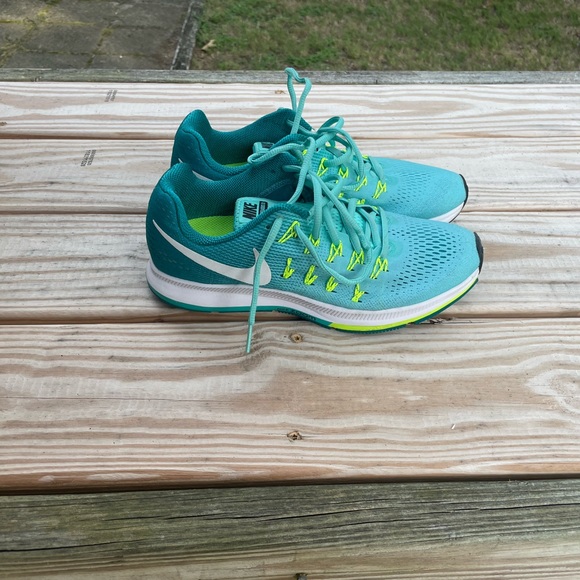 Teal color size 9 only wore a couple of times - Picture 3 of 4